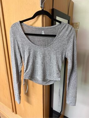 Me to We Heather Gray Scoop Neck Long-Sleeve Crop Top